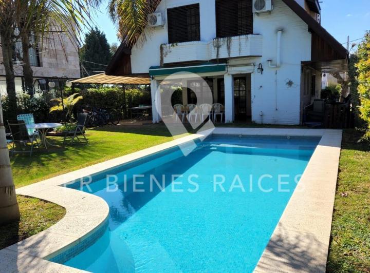 Casa · 107m² · 4 Ambientes · 2 Cocheras