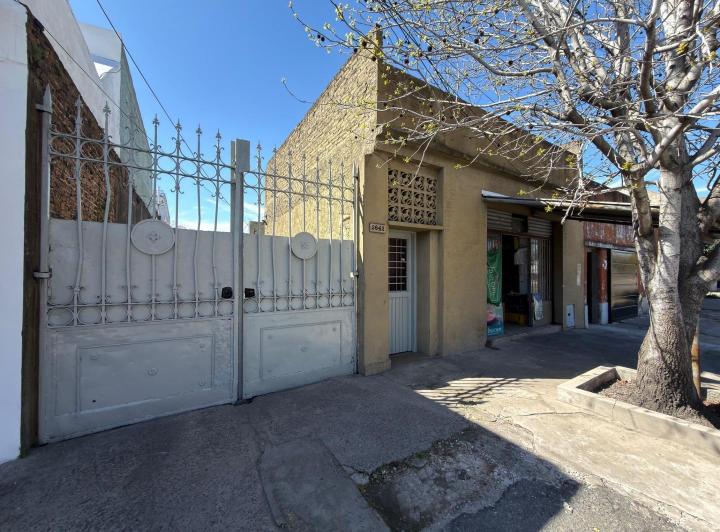 Casa · 220m² · 4 Ambientes · 10 Cocheras