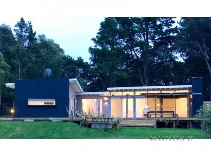 Casa · 240m² · 4 Ambientes