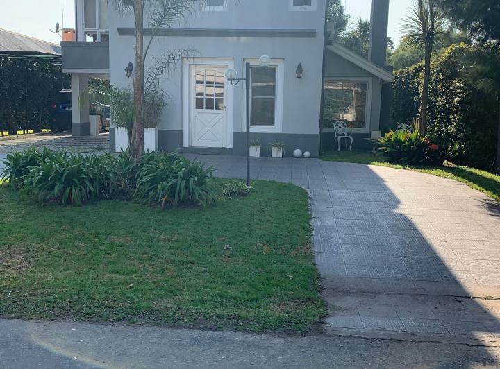 Casa · 190m² · 6 Ambientes · 2 Cocheras