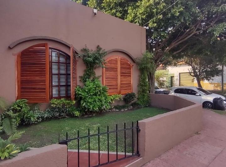 Casa · 180m² · 3 Ambientes · 1 Cochera
