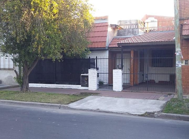 Casa · 104m² · 4 Ambientes · 1 Cochera