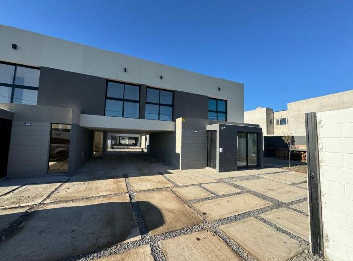 Casa · 100m² · 4 Ambientes · 2 Cocheras