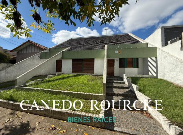 Casa · 240m² · 5 Ambientes