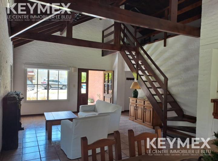 Casa · 787m² · 4 Ambientes · 1 Cochera