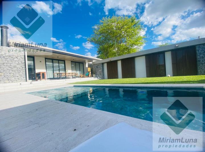 Casa · 200m² · 4 Ambientes · 4 Cocheras