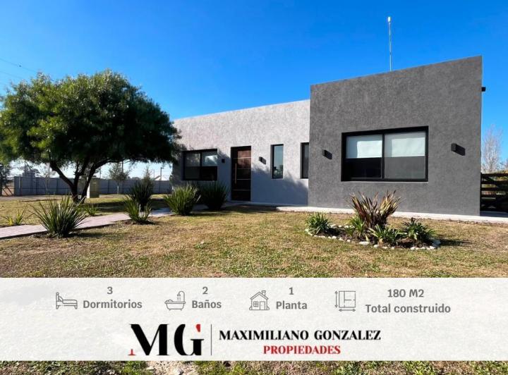 Casa · 160m² · 4 Ambientes · 4 Cocheras