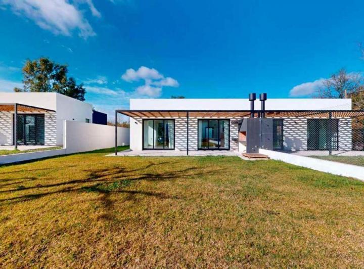 Casa · 95m² · 5 Ambientes · 2 Cocheras