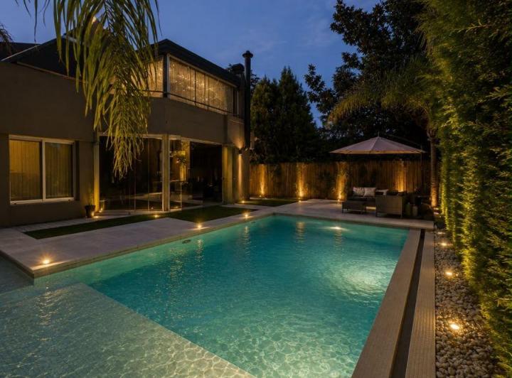 Casa · 200m² · 5 Ambientes · 2 Cocheras