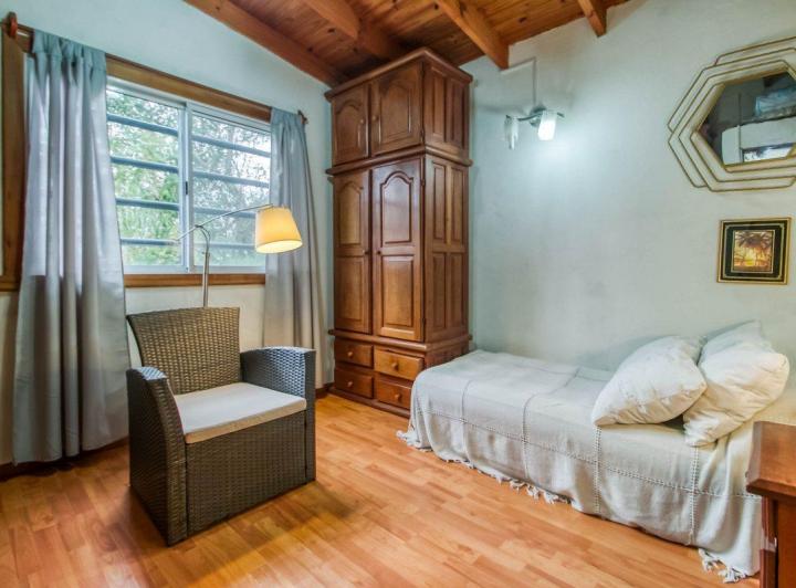 Casa · 192m² · 6 Ambientes · 2 Cocheras