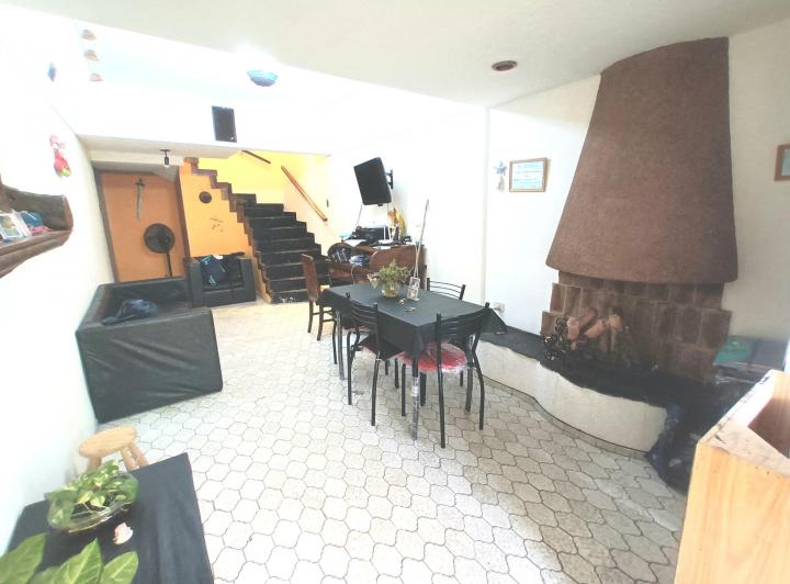 Casa · 370m² · 4 Ambientes · 2 Cocheras