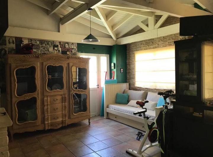 Casa · 250m² · 4 Ambientes · 3 Cocheras