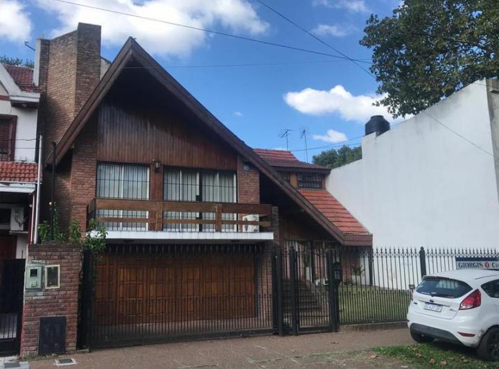 Casa · 304m² · 5 Ambientes · 2 Cocheras