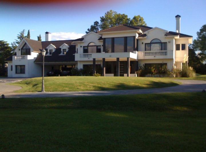 Casa · 1000m² · 2 Cocheras