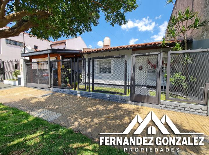 Casa · 85m² · 4 Ambientes · 2 Cocheras