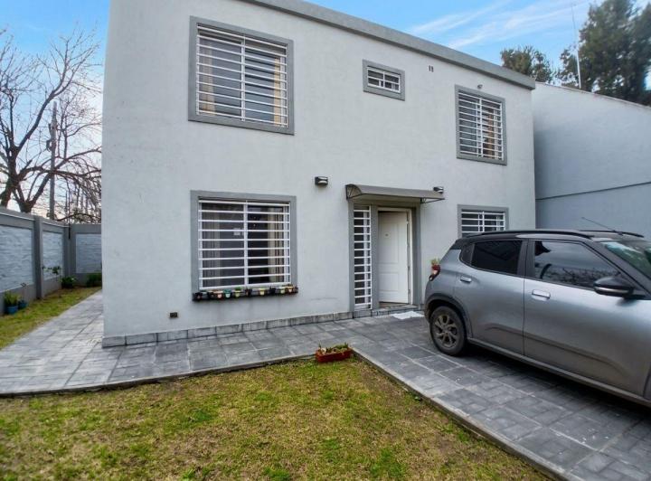 Casa · 200m² · 3 Ambientes · 1 Cochera