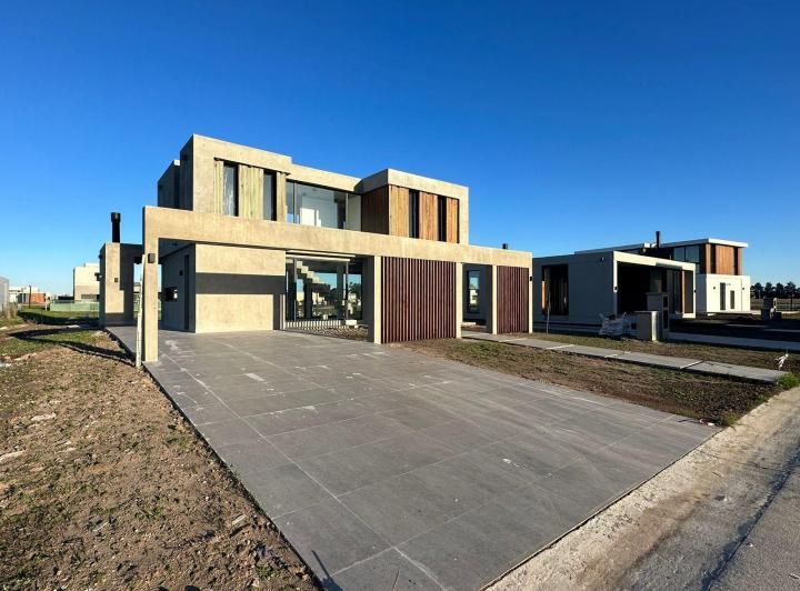 Casa · 183m² · 4 Ambientes · 1 Cochera