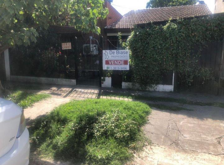 Casa · 1m² · 5 Ambientes · 1 Cochera