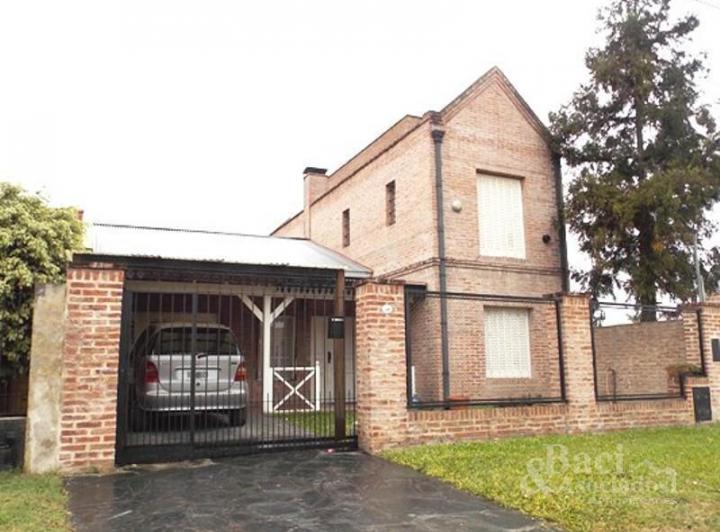 Casa · 220m² · 7 Ambientes