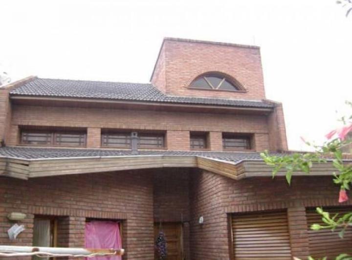 Casa · 170m² · 4 Ambientes · 1 Cochera