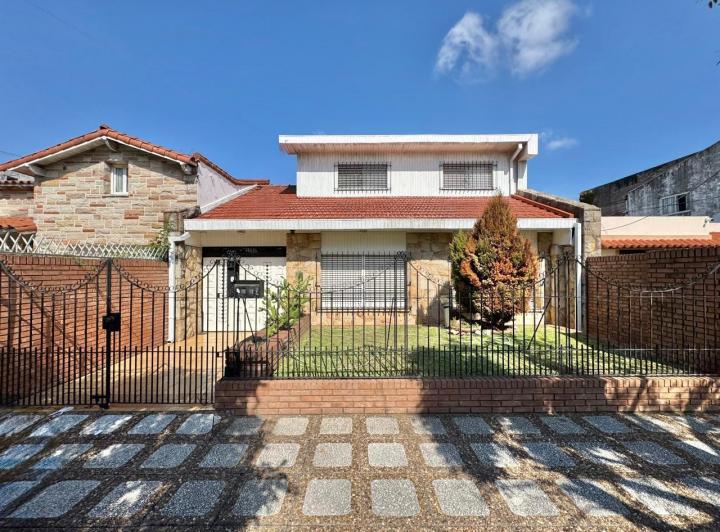 Casa · 355m² · 6 Ambientes
