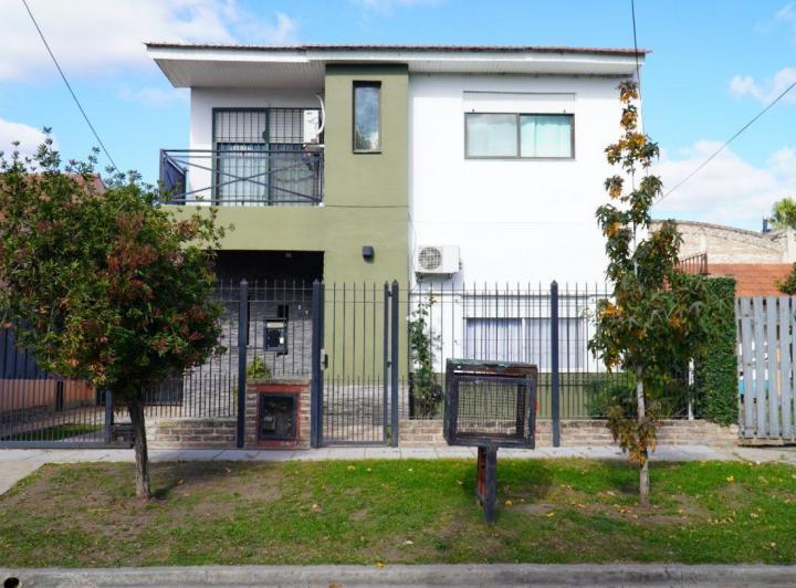 Casa · 153m² · 4 Ambientes · 1 Cochera