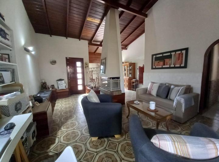 Casa · 100m² · 3 Ambientes · 3 Cocheras