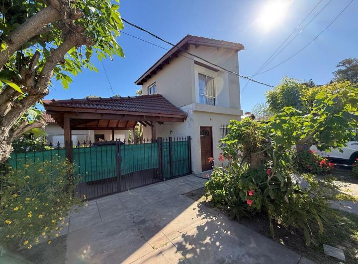 Casa · 95m² · 3 Ambientes · 1 Cochera