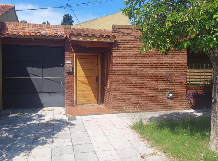 Casa · 212m² · 4 Ambientes · 3 Cocheras