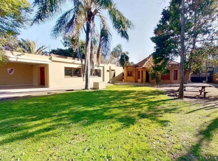 Casa · 80m² · 4 Ambientes · 2 Cocheras