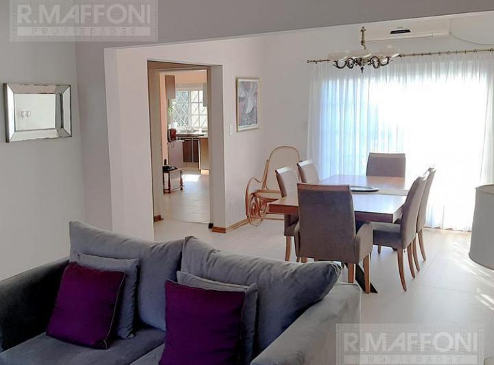 Casa · 200m² · 5 Ambientes · 2 Cocheras