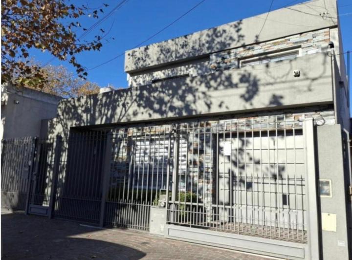 Casa · 200m² · 4 Ambientes · 1 Cochera