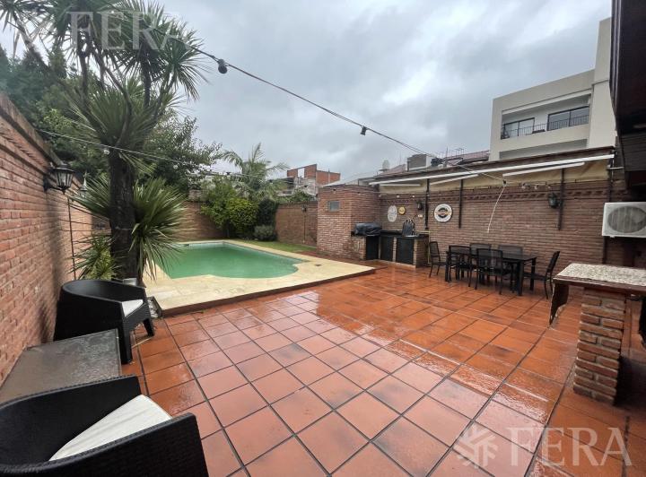 Casa · 223m² · 4 Ambientes · 2 Cocheras