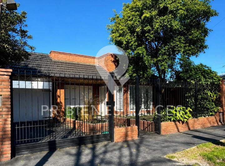 Casa · 120m² · 4 Ambientes · 4 Cocheras