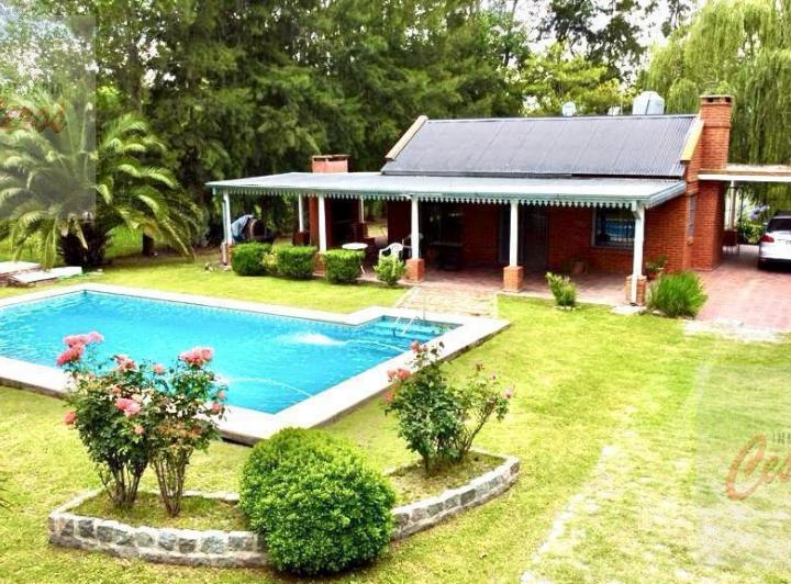 Casa · 2006m² · 5 Ambientes · 1 Cochera