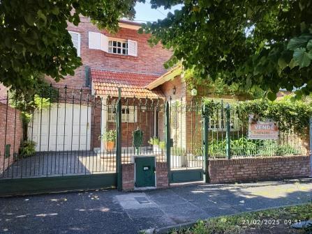 Casa · 200m² · 5 Ambientes · 3 Cocheras