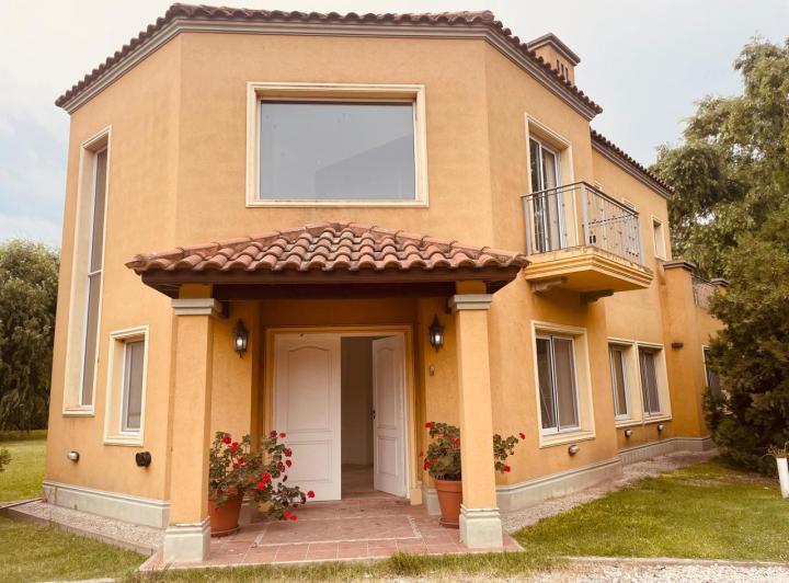 Casa · 160m² · 4 Ambientes
