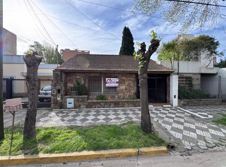 Casa · 200m² · 6 Ambientes · 2 Cocheras