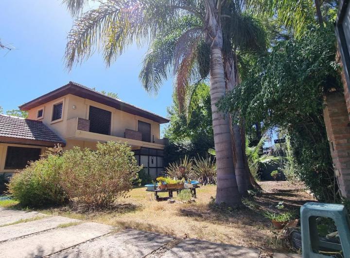 Casa · 140m² · 3 Dormitorios · 2 Cocheras