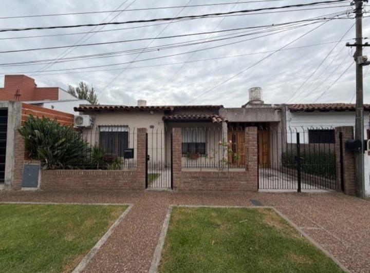 Casa · 120m² · 3 Ambientes · 2 Cocheras