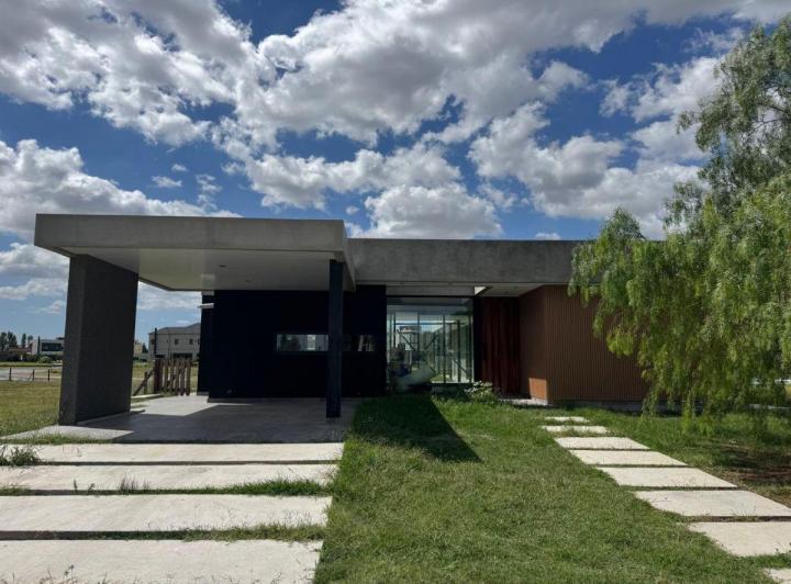 Casa · 154m² · 4 Ambientes · 1 Cochera