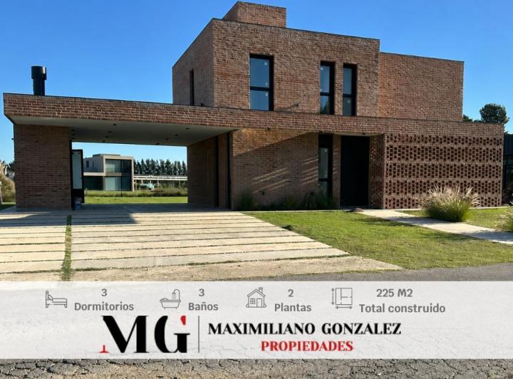 Casa · 190m² · 4 Ambientes · 3 Cocheras