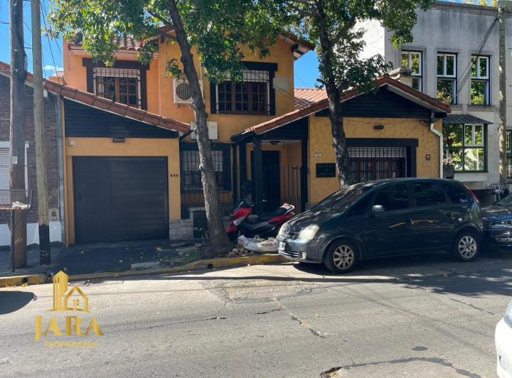 Casa · 227m² · 5 Ambientes · 2 Cocheras
