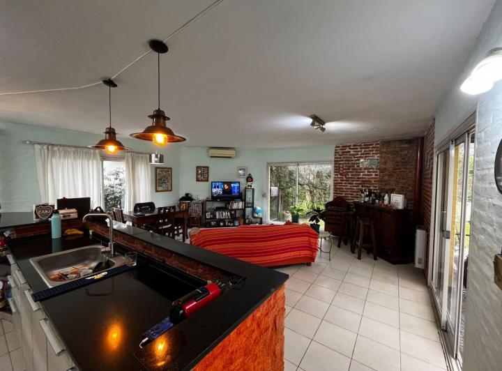 Casa · 110m² · 4 Ambientes · 3 Cocheras