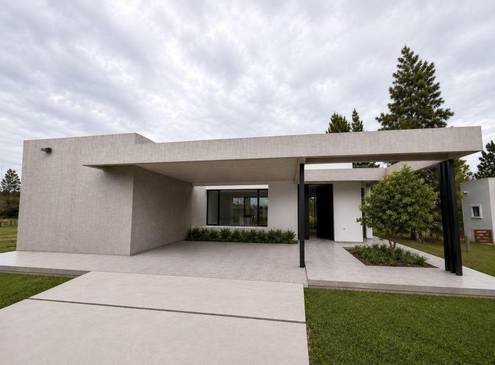 Casa · 161m² · 8 Ambientes · 2 Cocheras