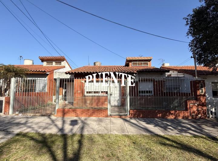 Casa · 140m² · 4 Ambientes · 1 Cochera