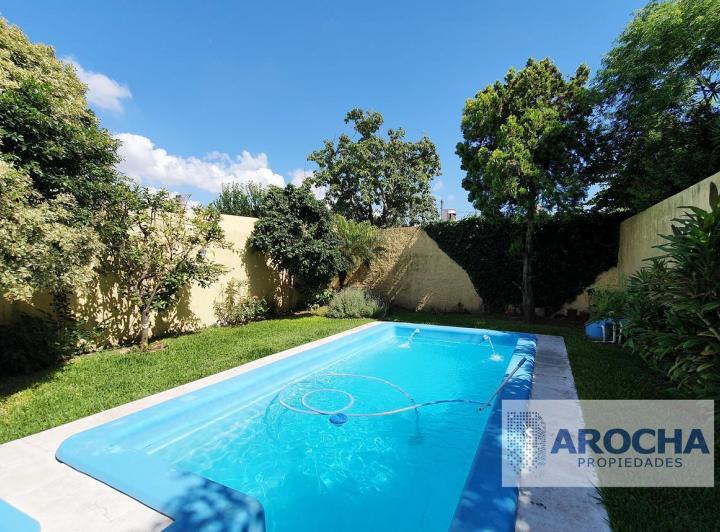 Casa · 141m² · 4 Ambientes · 2 Cocheras