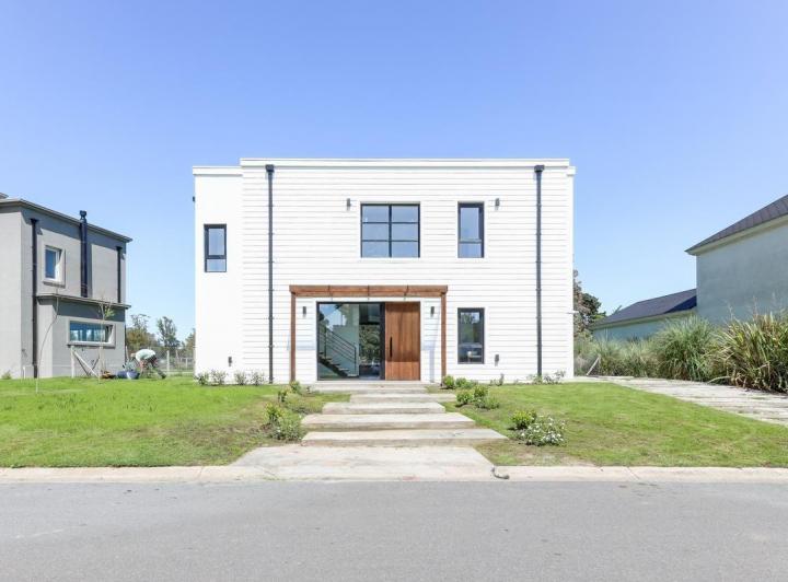 Casa · 177m² · 5 Ambientes · 1 Cochera