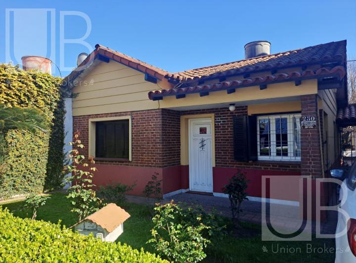 Casa · 200m² · 5 Ambientes
