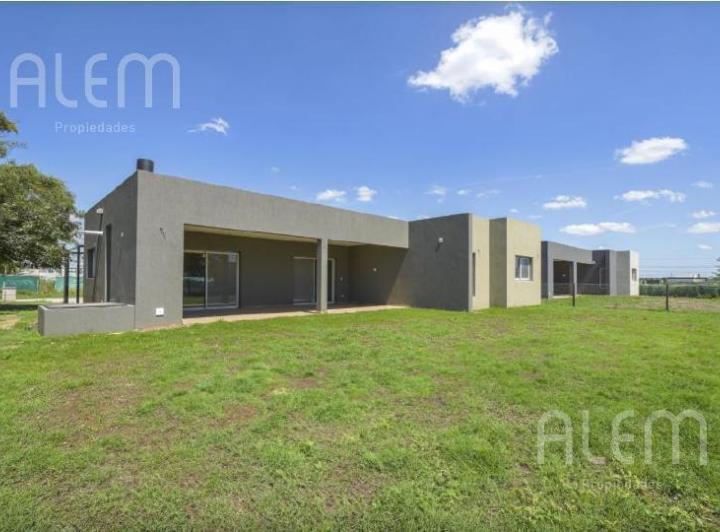 Casa · 136m² · 4 Ambientes · 1 Cochera